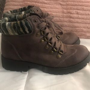 Selling little boots !